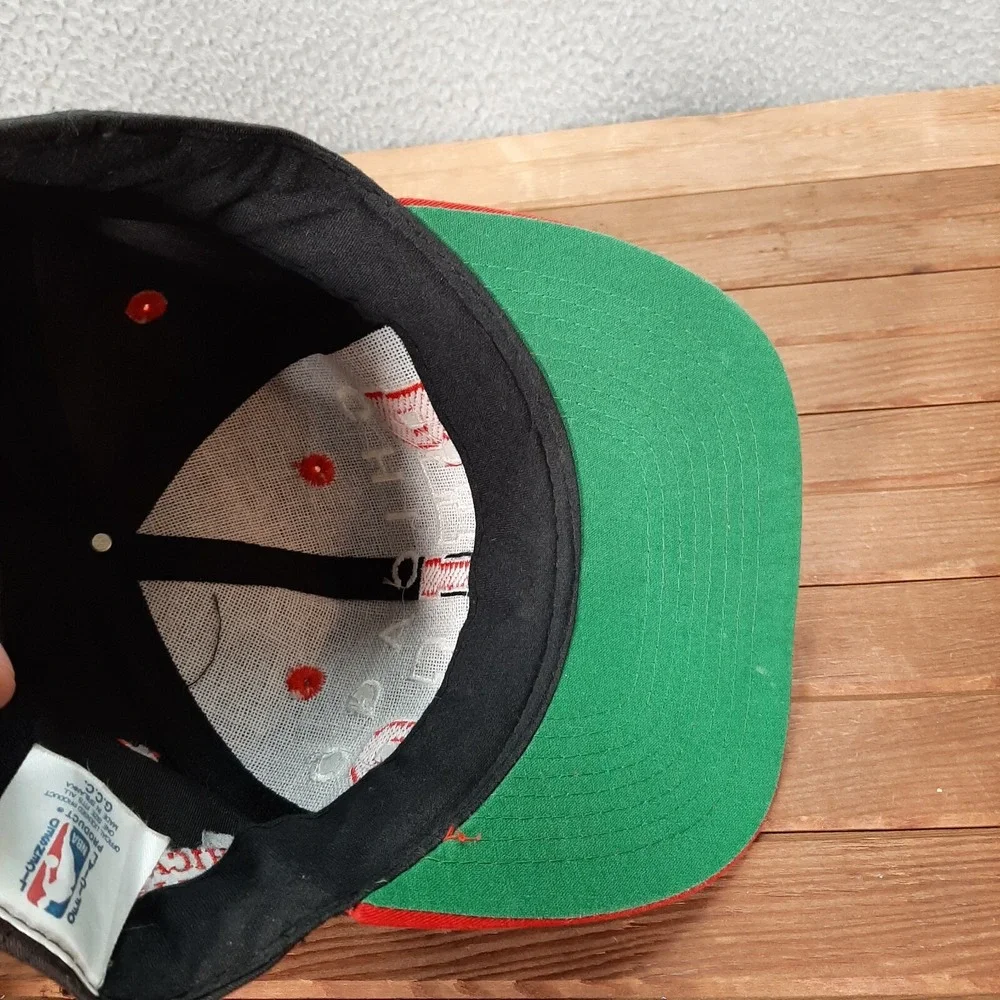 Vintage Chicago Bulls Hat Adult Red Black Snapback Cap NBA Basketball‎ 1990s Y2K
